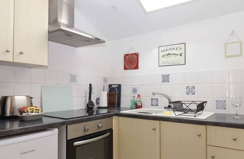Stokeinteignhead Apartment | Stokeinteignhead - 2 Bedroom Apartment - Pet Friendly