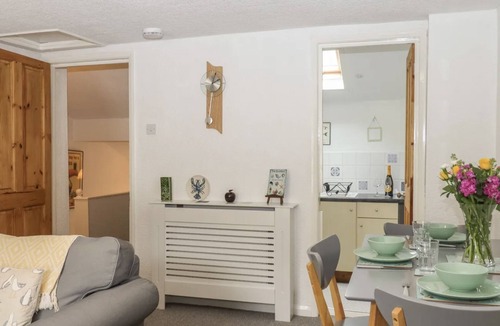 Stokeinteignhead Apartment | Stokeinteignhead - 2 Bedroom Apartment - Pet Friendly