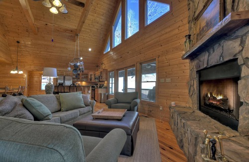 McCaysville Cabin | Stokes Haven | Pet Friendly | Hot Tub | Creek