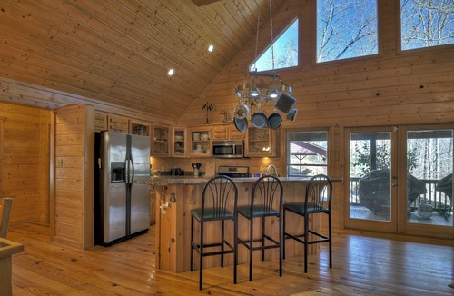 McCaysville Cabin | Stokes Haven | Pet Friendly | Hot Tub | Creek