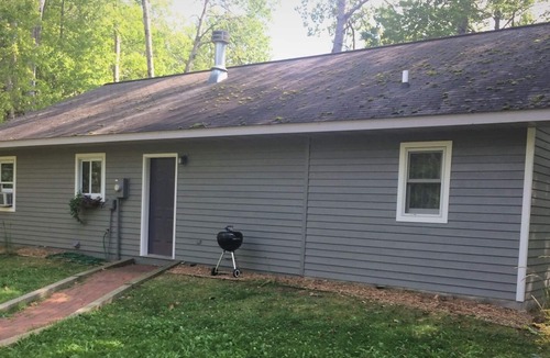 La Pointe House | Stolen Oaks - Cottage with All-seasons Porch, located near the Airport!