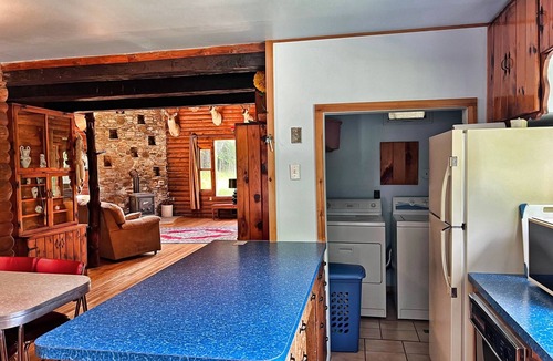 Maryland House | Stolk's Lodge - 5 acre pond - near Dreams Park - fishing - quite country lodge