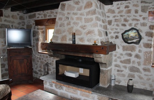 Saint-Pal-de-Chalencon House | Stone and wood house