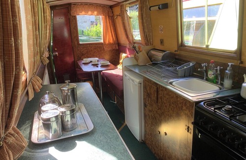 Stone Cabin | Stone - Boat - Sleeps 4 - Pet Friendly-85ws