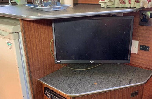 Stone Cabin | Stone - Boat - Sleeps 4 - Pet Friendly-85ws