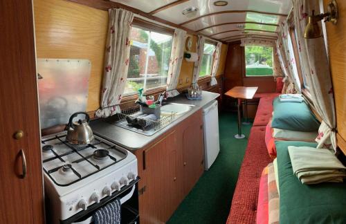 Stone House | Stone - Boat - Sleeps 4 - Pet Friendly - 85ws