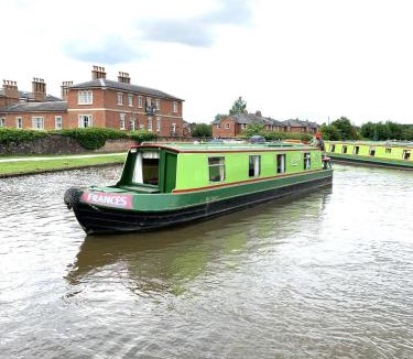 Stone House | Stone - Boat - Sleeps 4 - Pet Friendly - 85ws