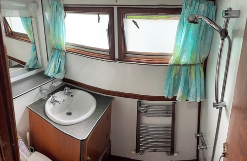 Stone Cabin | Stone - Boat - Sleeps 8 - Pet Friendly-85ws