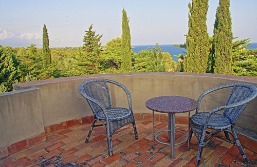Costa Dorada Villa | stone built villa 150m from the beach, in the green, far away from mass tourism: