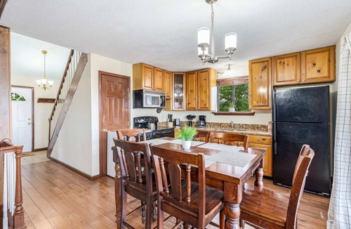 Ridgeway Cabin | Stone chalet w/views & hot tub