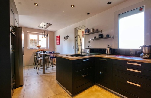 Moncaut House | Stone character house for 12/14 people, 7 minutes from an amusement park