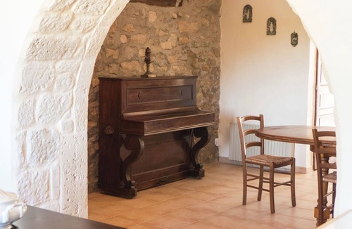 Montbrun-des-Corbieres Cottage | Stone cottage on an active wine-growing estate with a swimming pool.