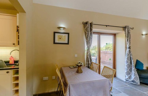 Bromlow House | Stone Cottage