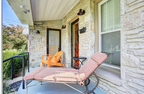 Fayetteville House | Stone Cottage near the downtown square of Fayetteville TN