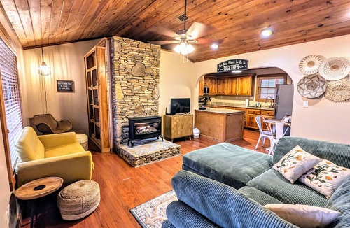 Pleasant Grove Cabin | Stone Cottage - with OPTIONAL Hot Tub