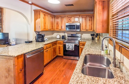 Pleasant Grove Cabin | Stone Cottage - with OPTIONAL Hot Tub