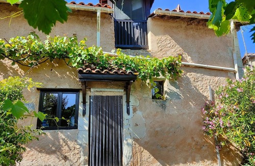 Villamblard Cottage | Stone Cottages in Peaceful, Rural Setting