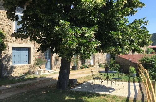 Saint-Felicien House | stone country house