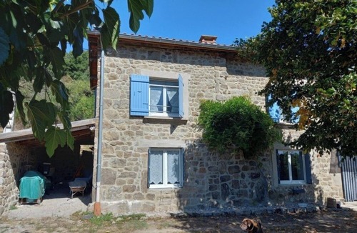 Saint-Felicien House | stone country house