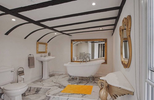 Maidstone House | Stone Court House