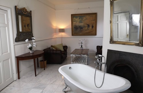 Maidstone House | Stone Court House