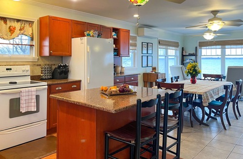 Town of Hounsfield House | Stone Cove Cottage at Sacket on Lake Ontario