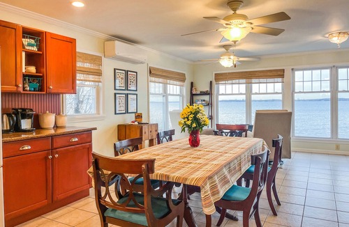 Town of Hounsfield House | Stone Cove Cottage at Sacket on Lake Ontario