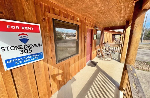 Mountain View House | Stone Drive In #305