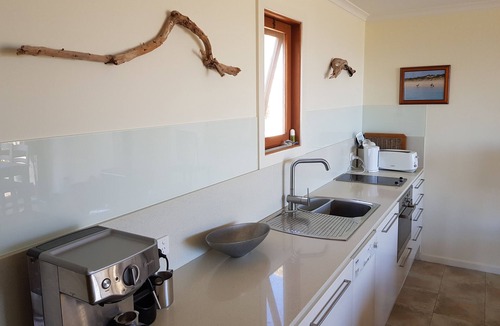 Emu Bay Villa | Stone eco-friendly villa, beachfront acreage. Penguins, koalas