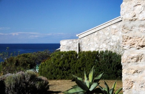 Emu Bay Villa | Stone eco-friendly villa, beachfront acreage. Penguins, koalas