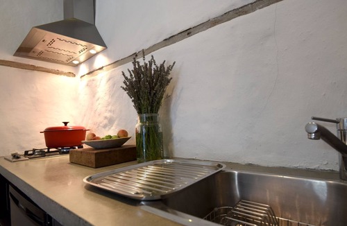 Castlemaine Cottage | Stone Edge - South Cottage