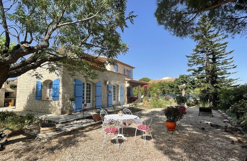 Thezan-les-Beziers House | Stone family villa
