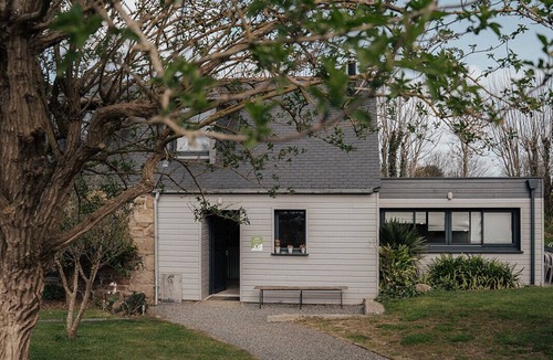 Trelevern House | Stone farmhouse for 10 people with heated swimming pool