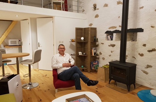 Saint-Martin-du-Fouilloux Cottage | Stone barn cottage