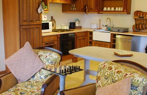 Sainte-Marguerite-d'Elle House | Stone cottage with garden