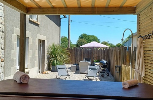 Quettreville-sur-Sienne House | Stone house with jacuzzi 6 km from the beach.