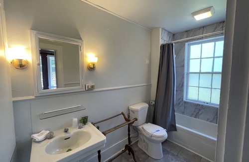 Chester Bed & Breakfast | Stone Hearth Inn and Eatery