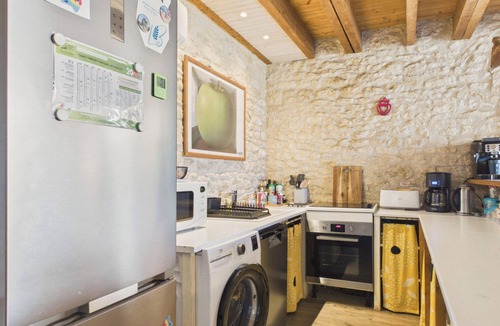 Saint-Vincent-sur-Jard Ski Chalet | Stone house, sea & pétanque – 4 adults/2 children