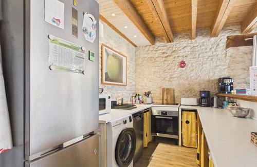 Saint-Vincent-sur-Jard Ski Chalet | Stone house, sea & pétanque – 4 adults/2 children