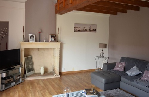 Saint-Mard House | Stone holiday house with pool