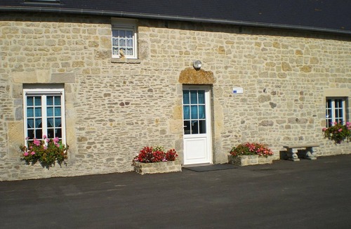 Sainte-Marie-du-Mont Cottage | Stone house near Utah Beach
