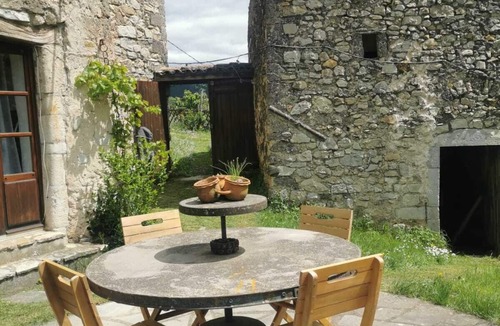 Eygluy-Escoulin House | stone house between Vercors and Diois