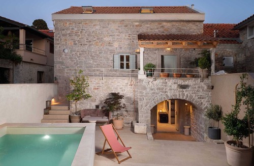 Bozava Villa | Stone house Casa Lumina