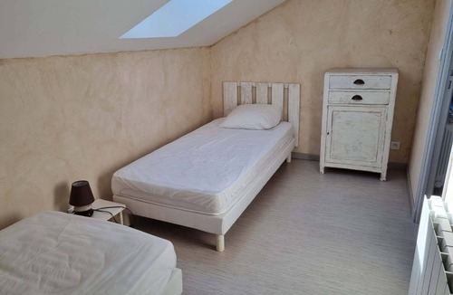 Charroux Bed & Breakfast | Stone house