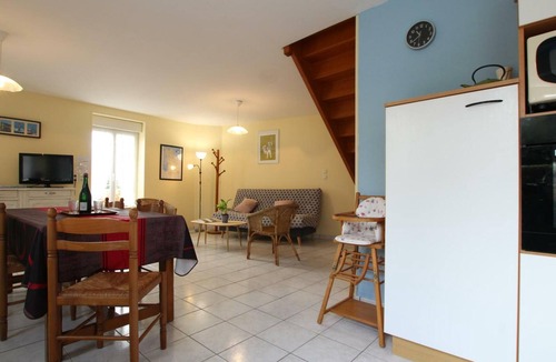 Saint-Pair-sur-Mer Cottage | Stone house in Saint-Pair-sur-Mer with enclosed garden
