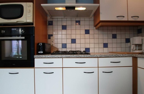 Saint-Pair-sur-Mer Cottage | Stone house in Saint-Pair-sur-Mer with enclosed garden
