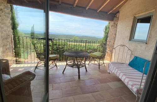 Verdun-en-Lauragais House | Stone house with swimming pool sleeps 10 in the heart of a farmhouse