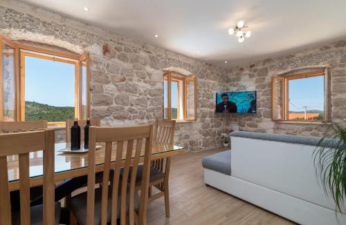 Rogoznica Villa | Stone house Grgo with heated swimming pool and spa