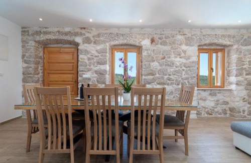 Rogoznica Villa | Stone house Grgo with heated swimming pool and spa