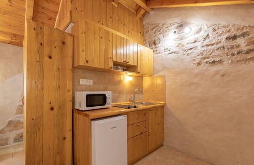 Zrnovo Apartment | Stone House Harmony -Studio Apartment with Patio and Garden View (2)